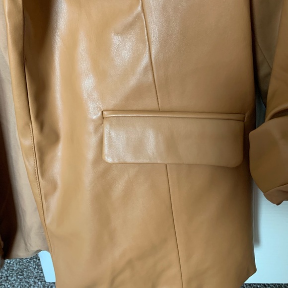 LOVE TREE, NWT Brown Sugar Roll Up Sleeve Collared Blazer Size L Camel Color - Picture 5 of 6